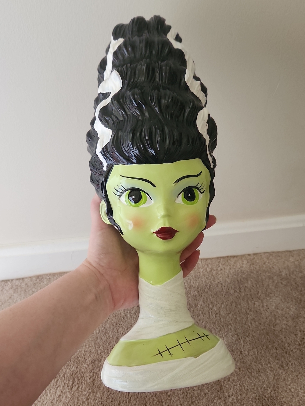 Bride Of Frankenstein Bust - Picture 4 of 4